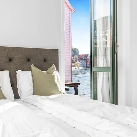 Ocean-View Haven: Take A Swim From Your Window! Bergen Exterior photo