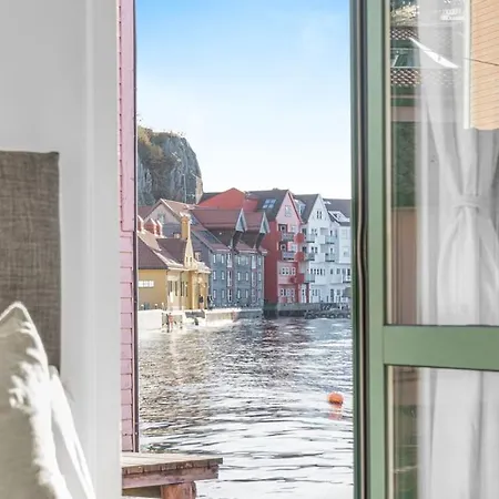 Ocean-View Haven: Take A Swim From Your Window! Bergen Exterior photo