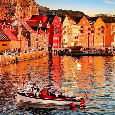 Ocean-View Haven: Take A Swim From Your Window! Bergen Exterior photo